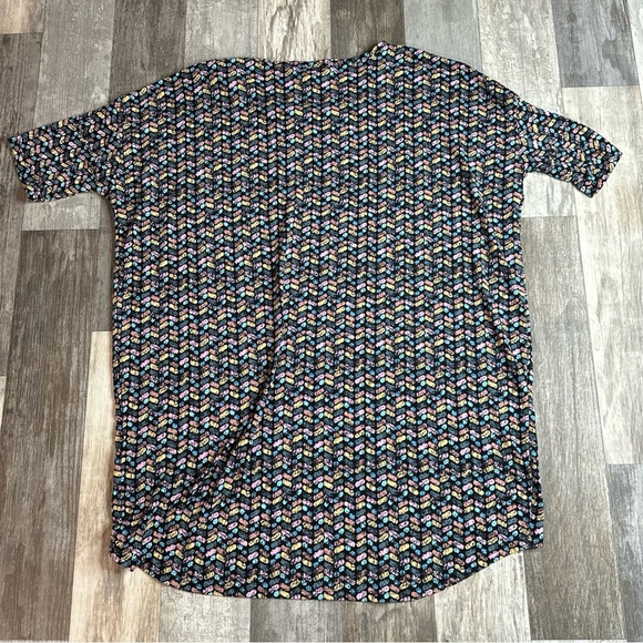 Lula Roe Women’s XL Tshirt, Pattern - Picture 5 of 5